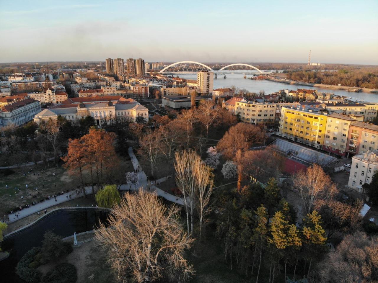 Studio Apartman Ld U Strogom Centru Novi Sad Exterior foto